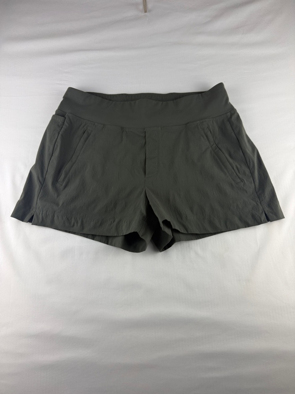 Athleta Trekkie North Olive Green Shorts Zip Pockets Size 12